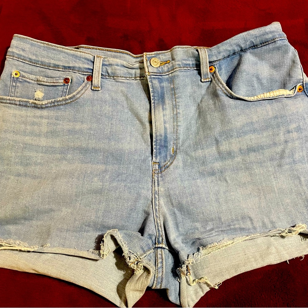 Levi’s high Waist short shorts size 33